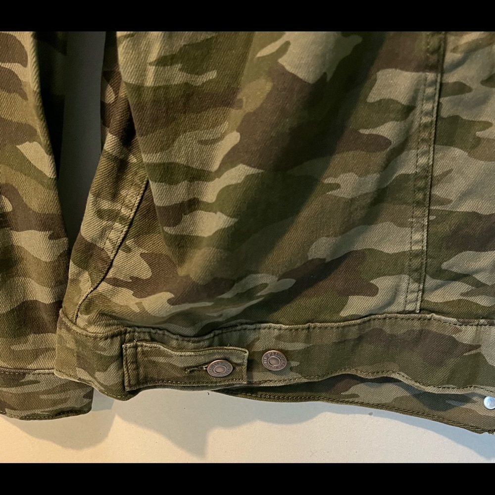 Levi’s Ex Boyfriend Camo Trucker Jacket NWT sz:2X - Picture 5 of 9
